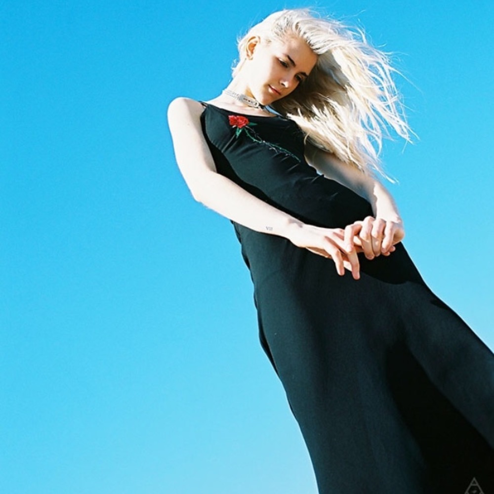 UNIF stem dress 🌹